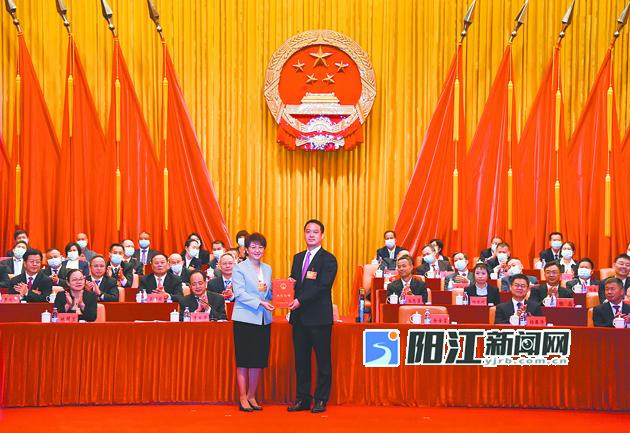 梁文栋 陆海华 摄