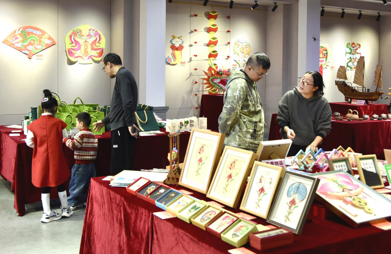百余件精品亮相阳江首届非遗文创作品展_阳江新闻_阳江新闻网