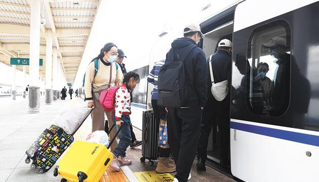 江湛铁路阳江站首日预计到发旅客9000余人