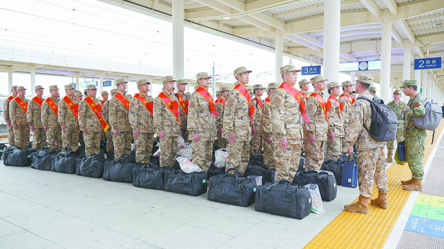 阳江300余名新兵告别家乡踏征程