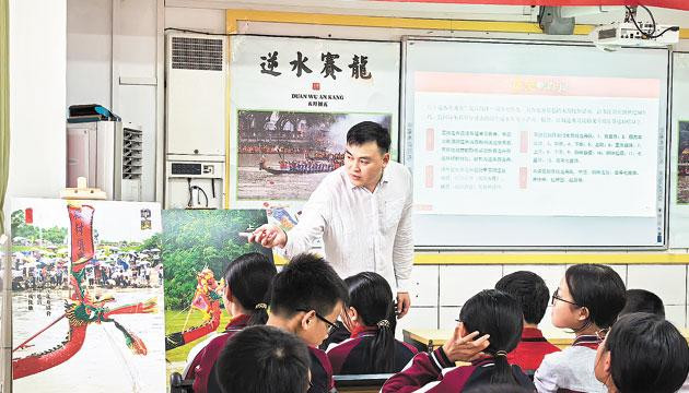 中洲街道举办逆水赛龙舟科普课堂进校园活动
