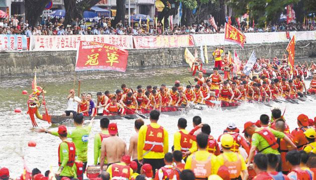 鼓催健儿急 『蛟龙』江上飞
