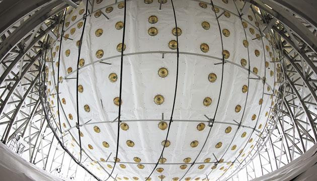地下700米捕捉“幽灵粒子”