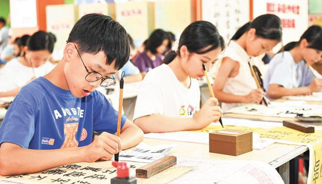 80名中小学生比拼“笔上功夫”