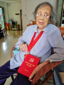 103岁抗战老兵陈丽：送金送粮送情报，女先锋智斗敌军
