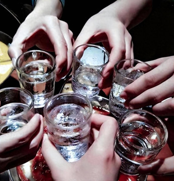 佳节“喝酒少吃菜”就能避免变胖？真相是→
