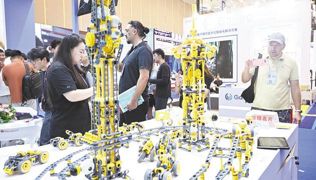 广交会聚焦服务机器人培育外贸发展新亮点