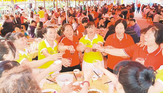 【我们的节日·重阳】平冈镇村头村举办第三届重阳节敬老活动