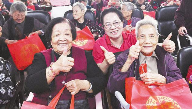 省女企业家协会到市养老院开展敬老慰问活动