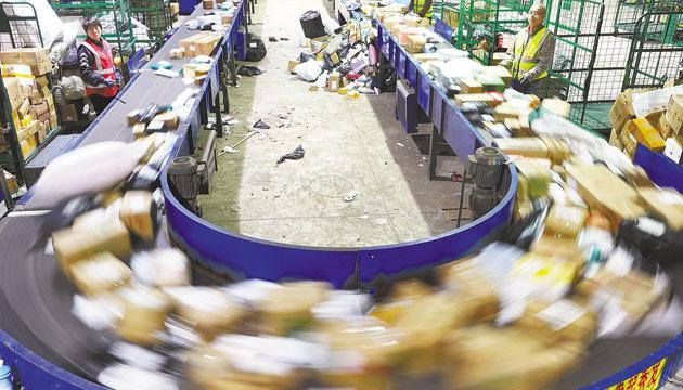 首突1800亿件！我国快递年业务量再创新高