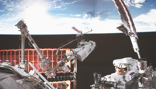 航天员武飞成太空出舱最年轻中国航天员