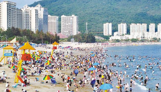 8000名跑友齐聚海陵岛最美滨海赛道