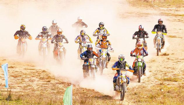 速度与激情！阳江摩托车越野年会赛举办