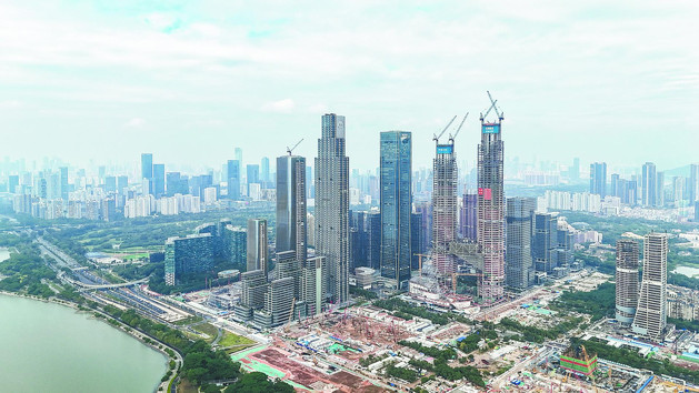 C塔项目主体结构封顶