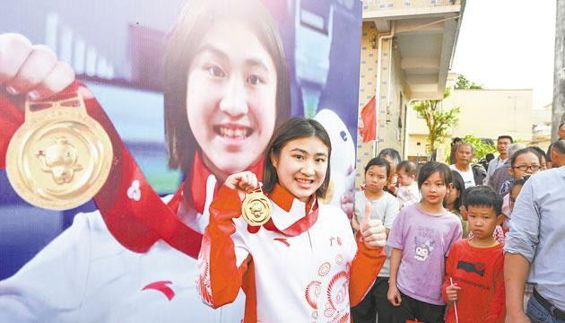 阳江籍跳水运动员谢佩铃回到家乡