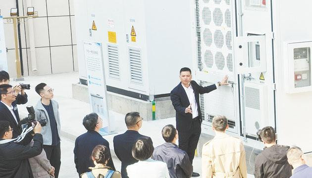 巨型“充电宝”一天能充3万度电