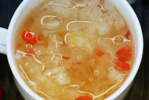 冬日润肤“喝”出来：一碗热汤，告别干燥起皮