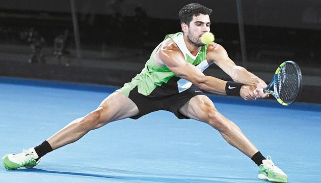 张帅挺进女双八强阿尔卡拉斯首进半决赛