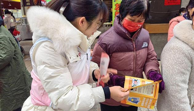 中国银行阳春片区支行走进友源市场开展金融知识宣传活动