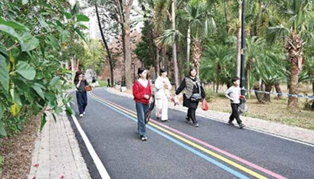 市区金山植物公园彩虹跑道投入使用