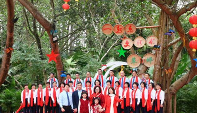 市文艺志愿者惠演在金山植物公园精彩上演