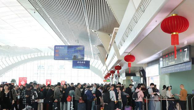 铁路累计发送旅客2.58亿人次