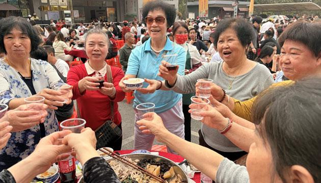 阳春市崆峒岩千人素食宴热闹开席
