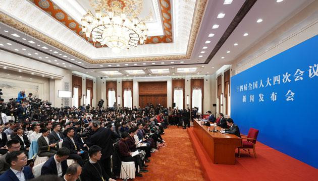 紧紧围绕党和国家工作大局履职尽责