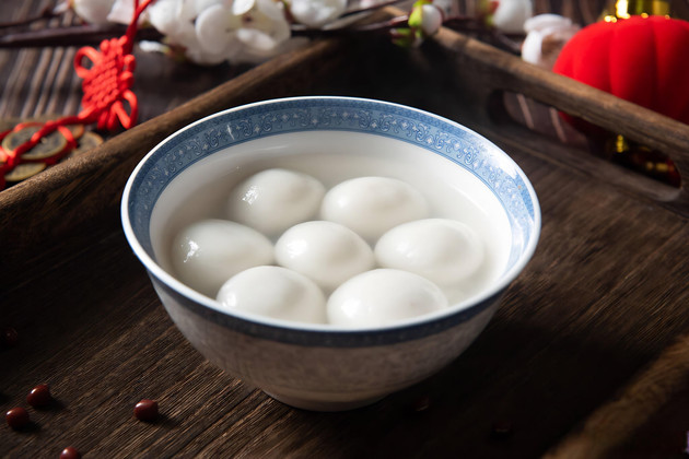 元宵吃嗨了，胃里“堵得慌”？别急，医生教你几招“揉回去”