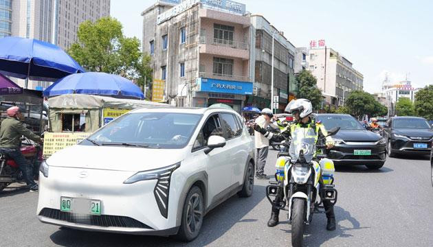 注意！市区新增8辆铁骑抓拍违停