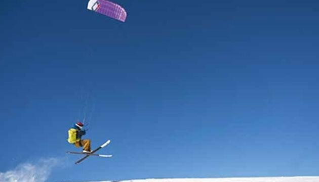 天山脚下 踏雪逐风