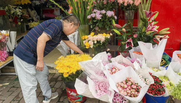 市区花店菊花热销价格平稳