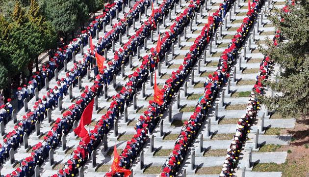 徒步百里祭英烈