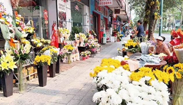 清明假期金猪和鲜花热销