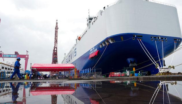 全球最大汽车运输船在广州交付