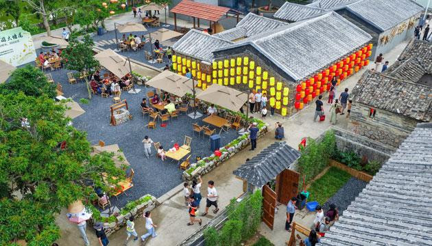 森林“咖”香引客来 古村“活化”焕新姿