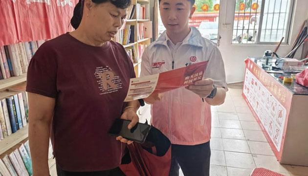 开辟“绿色通道”换发社保卡