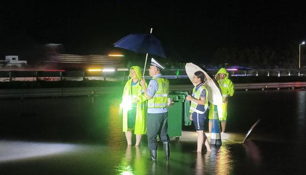 严阵以待“迎战”每一场风雨