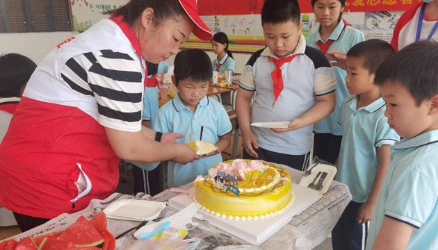 他们用陪伴让孩子的童年更完整