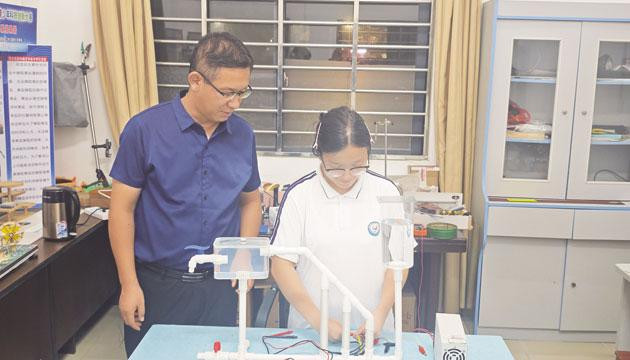 “小实验”突破县域中小学科技教育困境