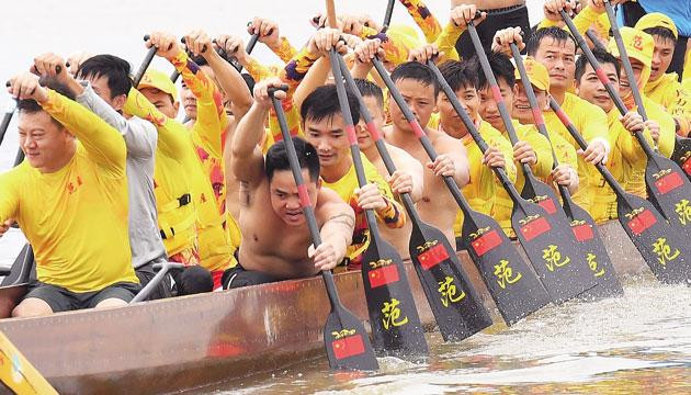 那龙河上鼓声阵阵 龙舟队伍加紧训练