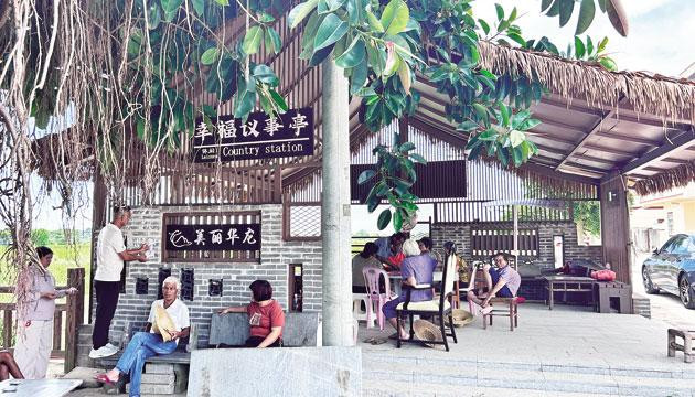 议事亭里解民忧 篮球场上聚活力