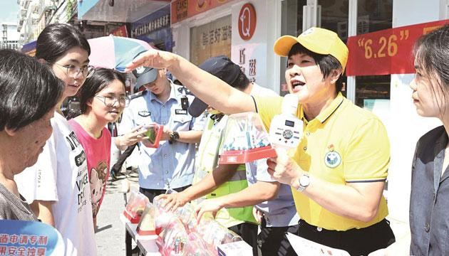 省优秀共产党员王爱华：一颗心温暖迷途人