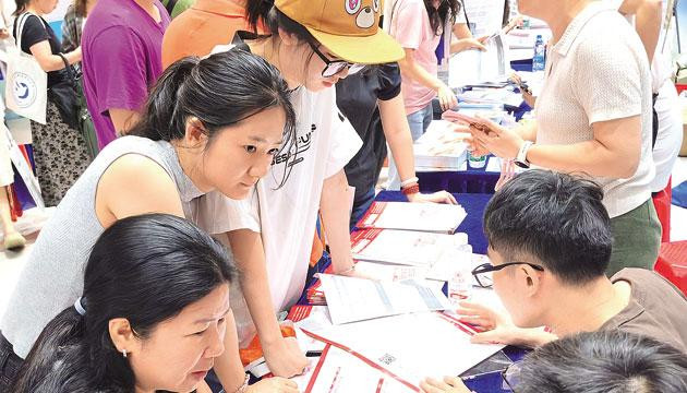 全国普通高校在粤招生咨询会大型公益巡展（阳江站）主题活动举行  超百所高校现场释疑解惑