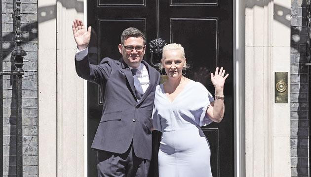 伯纳姆就任英国首相